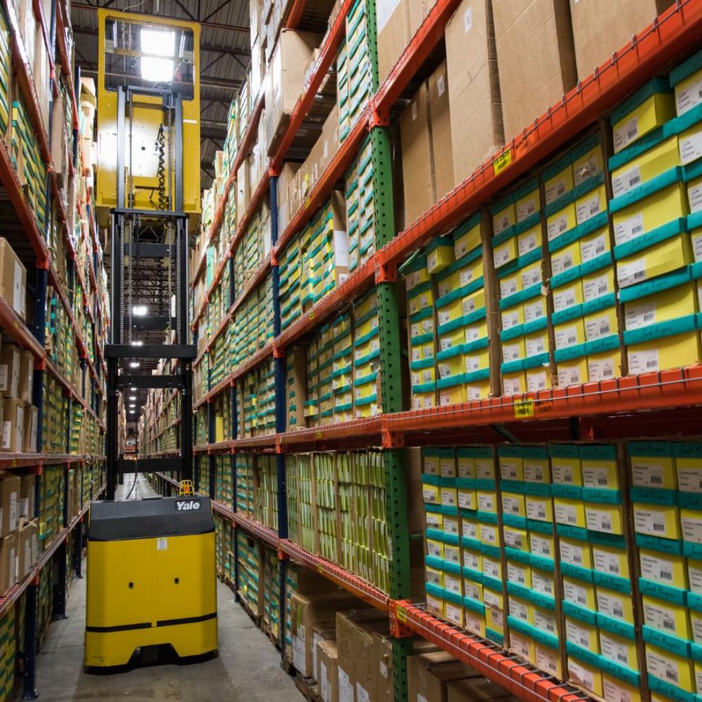 Order Picker in 3PL Warehouse
